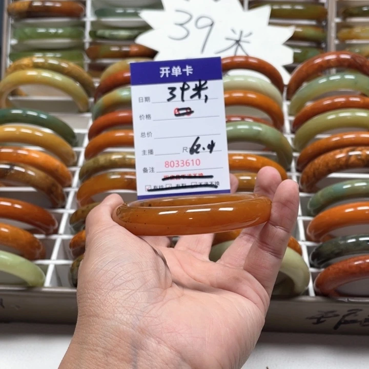 蛇纹石玉手镯未镶嵌蕾*呢