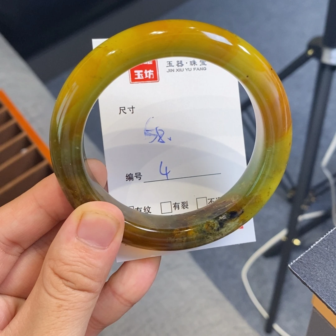 金***亮蛇纹石玉未镶嵌岫玉