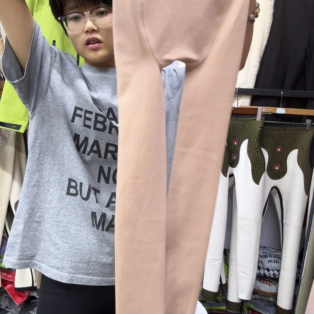 两条装黑色踩脚纯黑