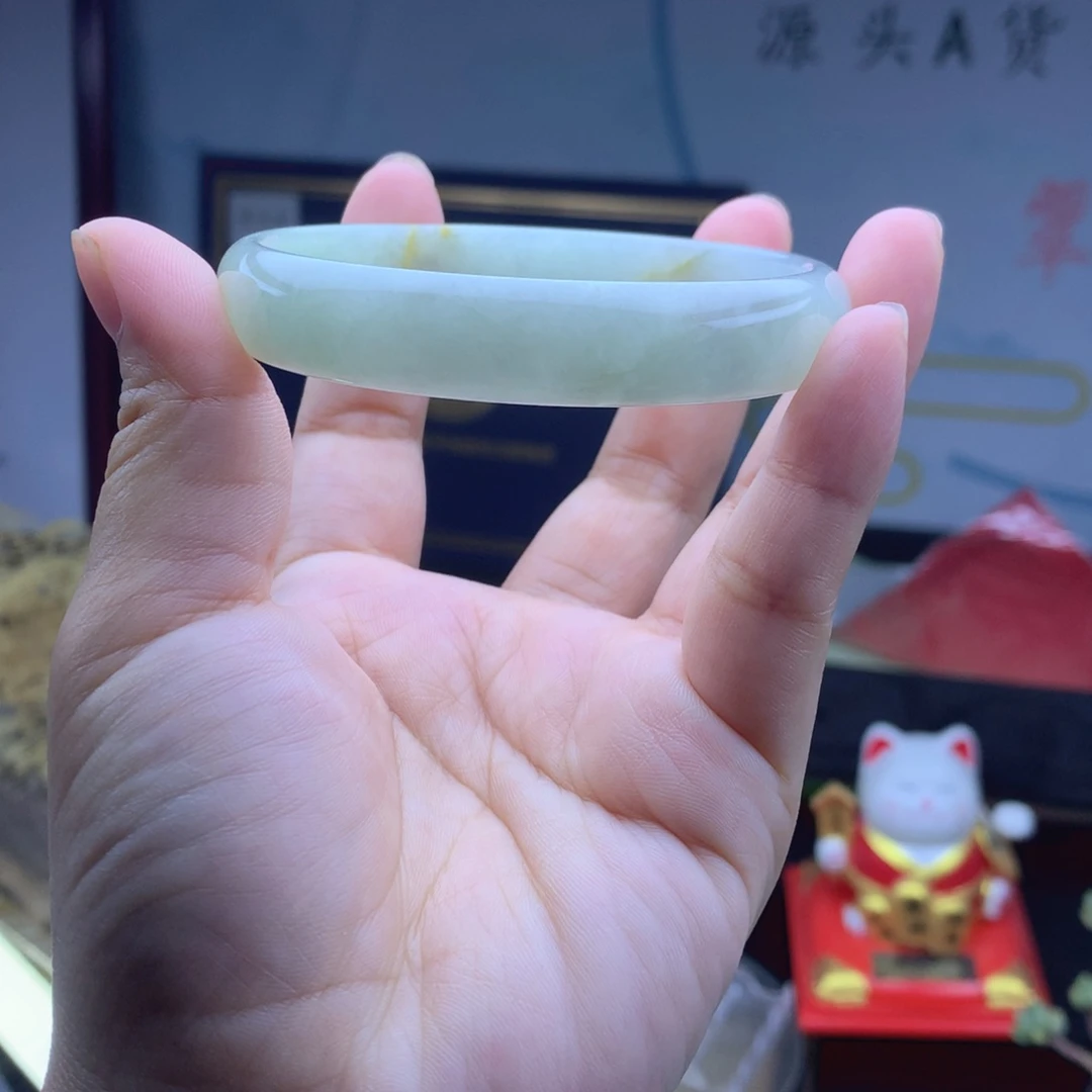 翡翠手镯未镶嵌翡翠手镯