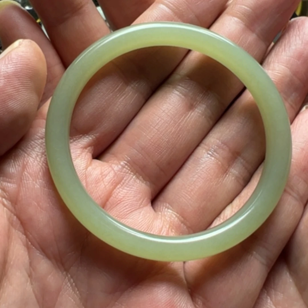 【闪购商品】未镶嵌手镯和田玉欣***o