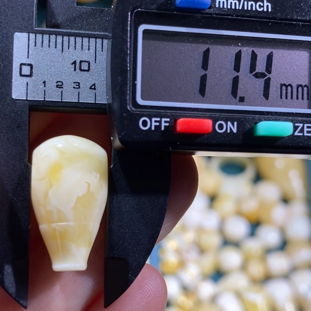 蜜蜡裸石未镶嵌配饰