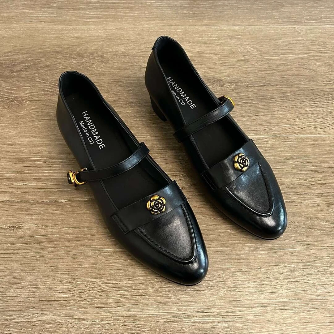 复古山茶花一字扣玛丽珍单鞋女2025春季新款百搭英伦风粗跟小皮鞋