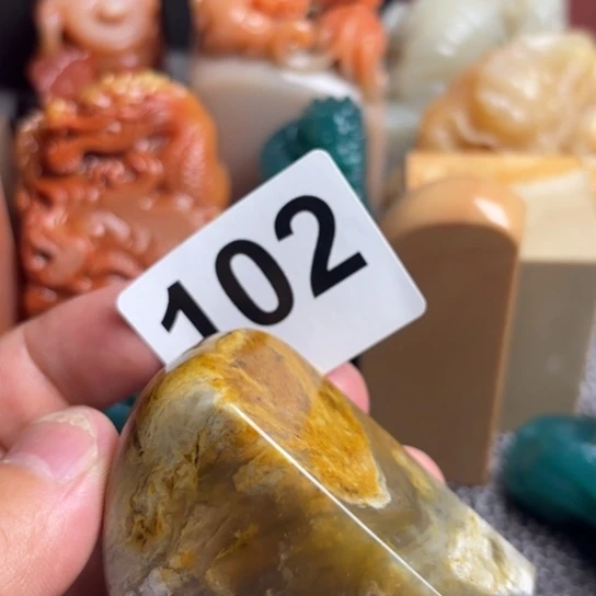 老挝石衆**動精美的巴林