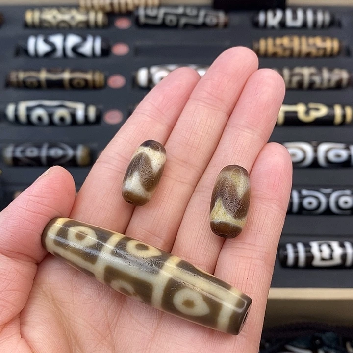 谭***人玛瑙/玉髓未镶嵌颈饰