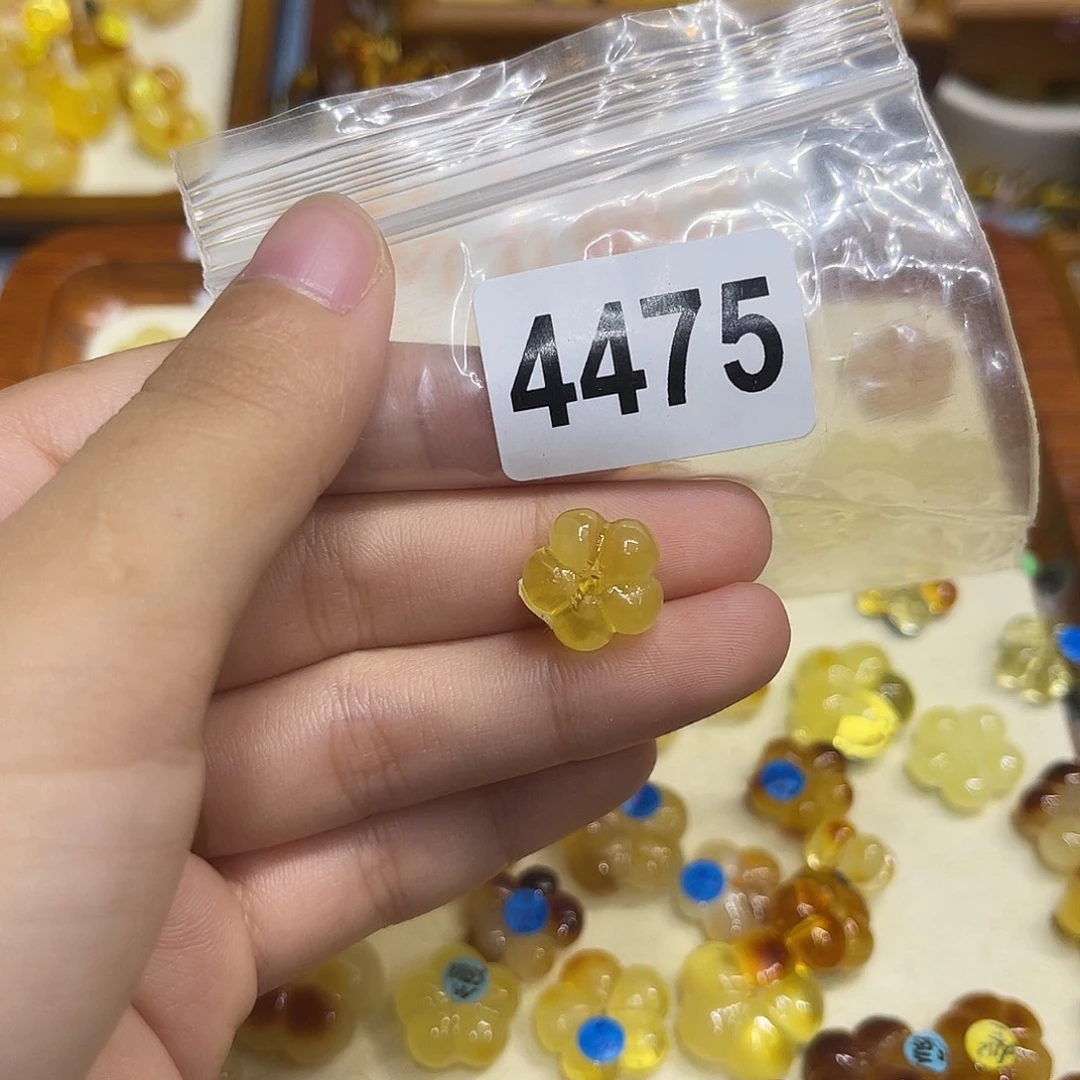 曹****琥珀未镶嵌珠宝奇石