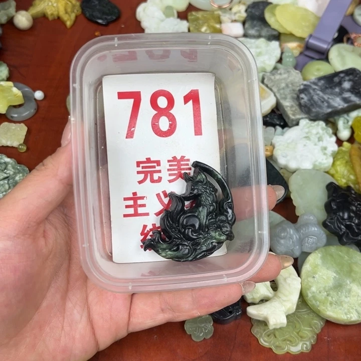 蛇纹石玉足银镀金镶嵌颈饰
