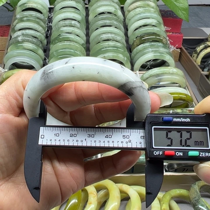 蛇纹石玉未镶嵌手镯74