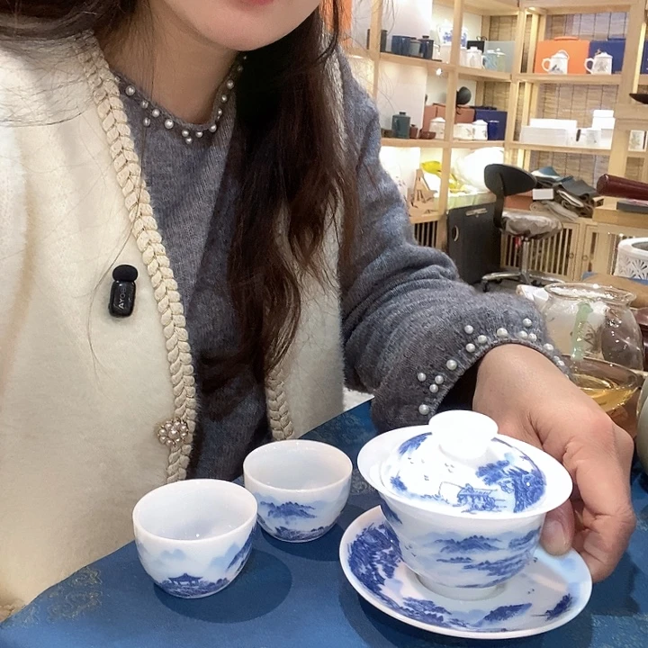 冰种羊脂白玉盖碗青花