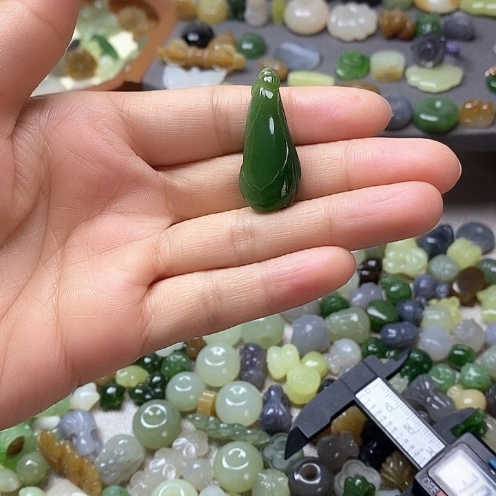 未镶嵌和田玉挂件玉兰花