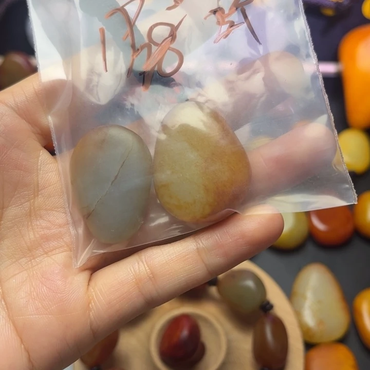 小***梅和田玉（糖玉）未镶嵌珠宝半成品