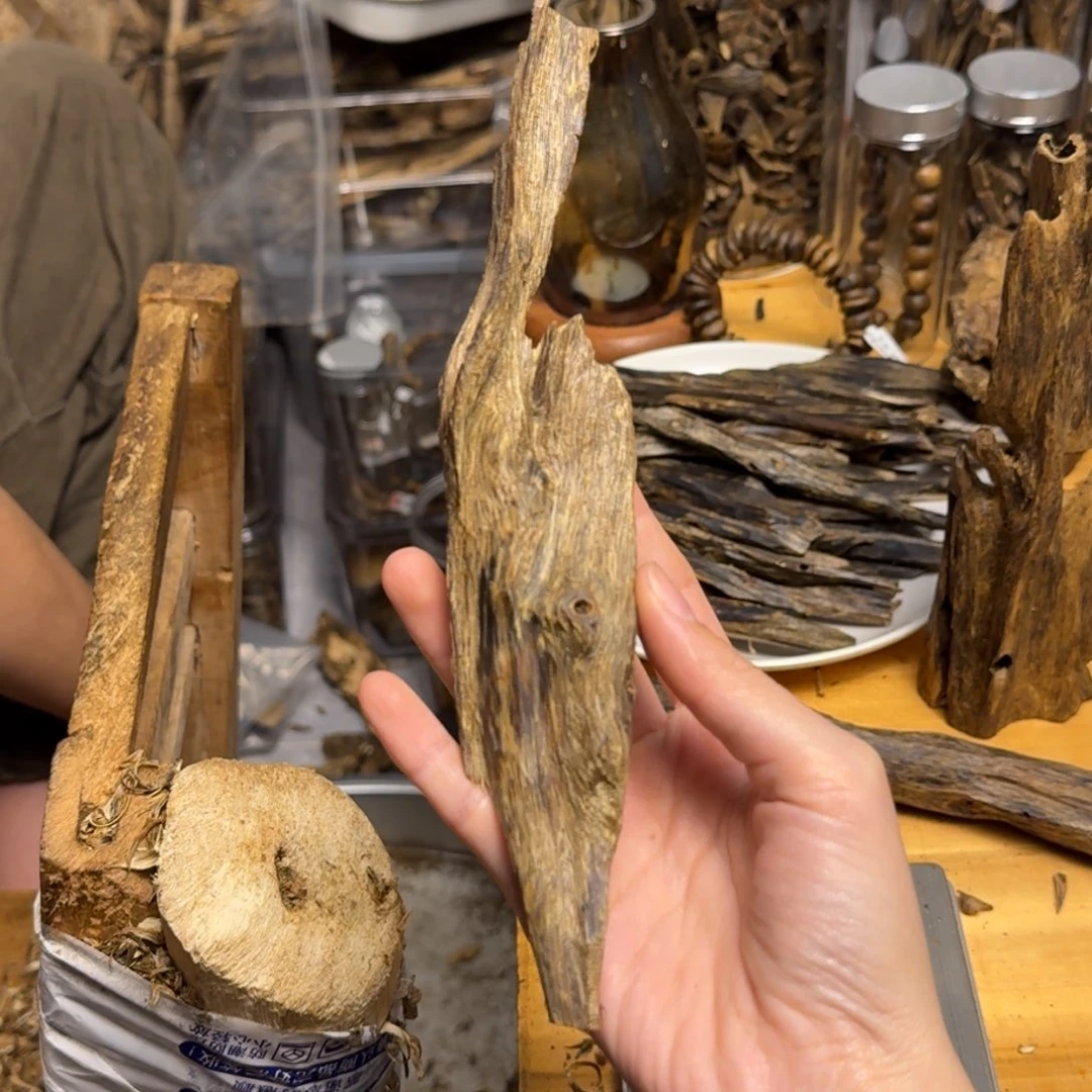 沉香沉香碎屑陆河块料31克