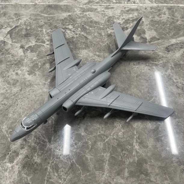 专属【轰-6K型轰炸机模型】1:144需要自己拼(塑料材质非成品)