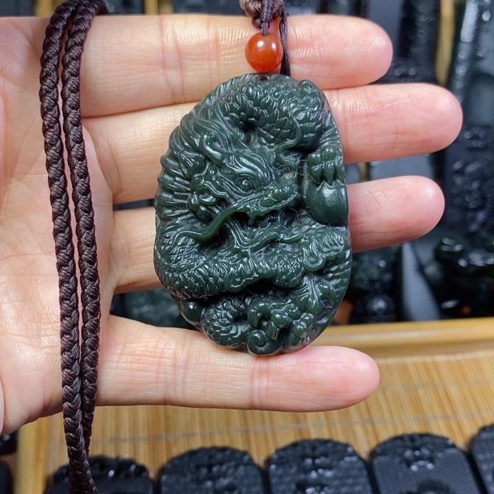 颈饰未镶嵌和田玉（青玉）