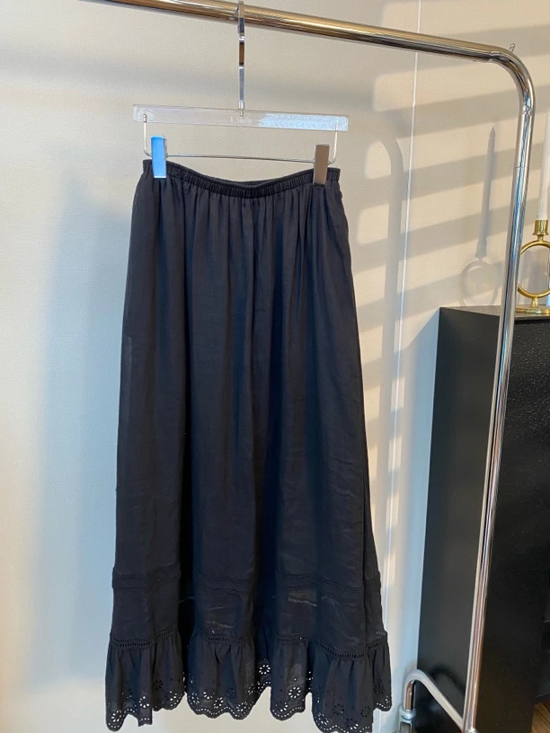 【idol】法式减龄苎麻绣花边黑色半身裙W9359C