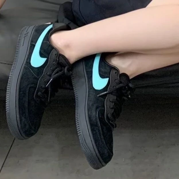 未使用 maje  闲置/蒂芙尼&Nike Air 联名款/板鞋/43码/Xsps13824