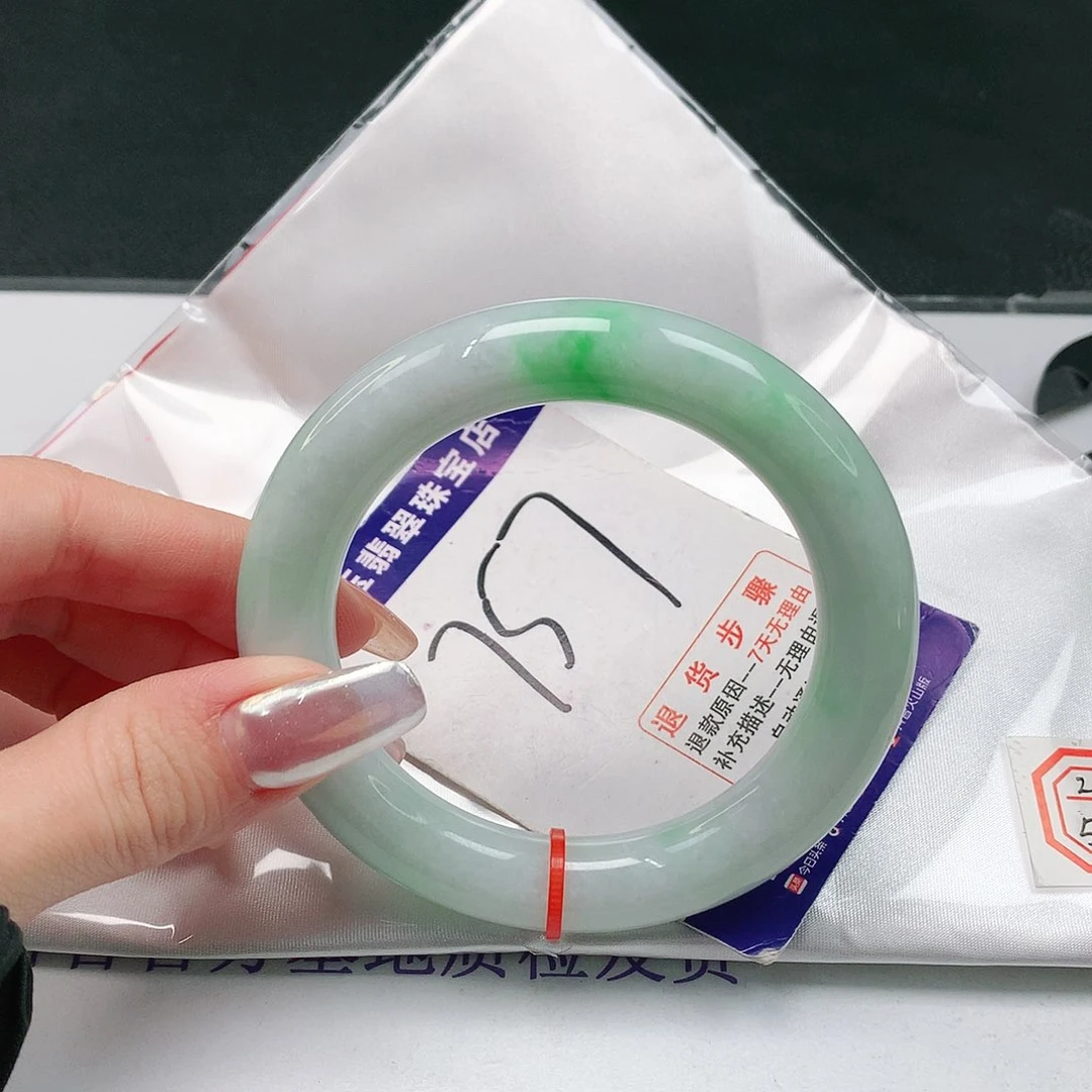 翡翠手镯未镶嵌翡翠手镯