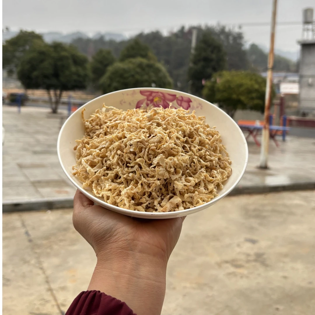 村干部助农 农户家萝卜丝