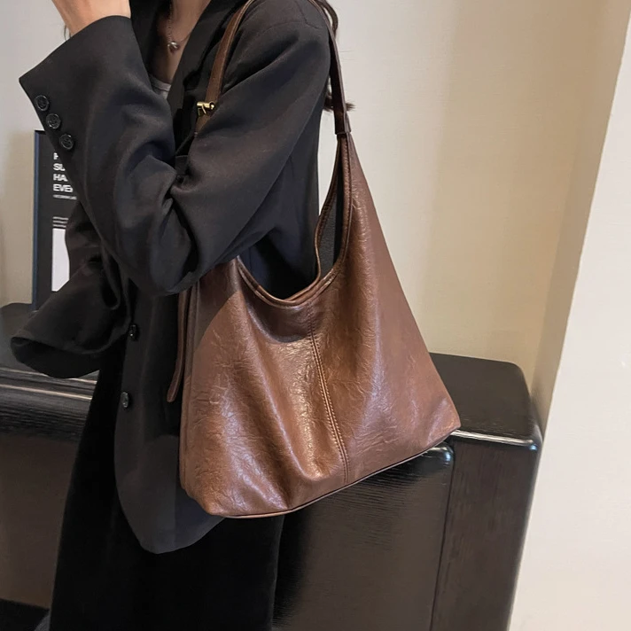 时尚爆款软皮通勤包女士2025新款休闲复古腋下包上班大容量托特包
