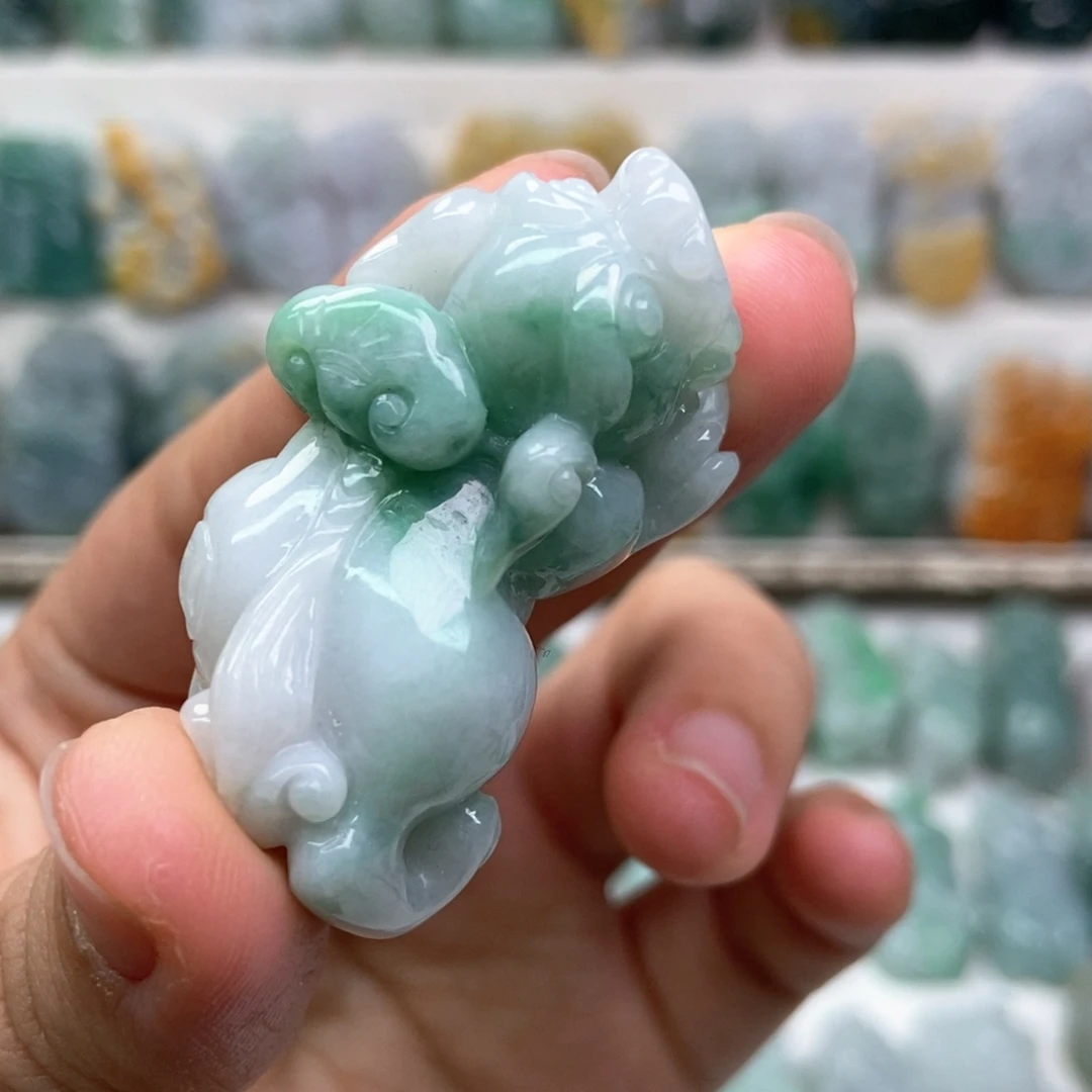 翡翠未镶嵌吊坠(赠链)