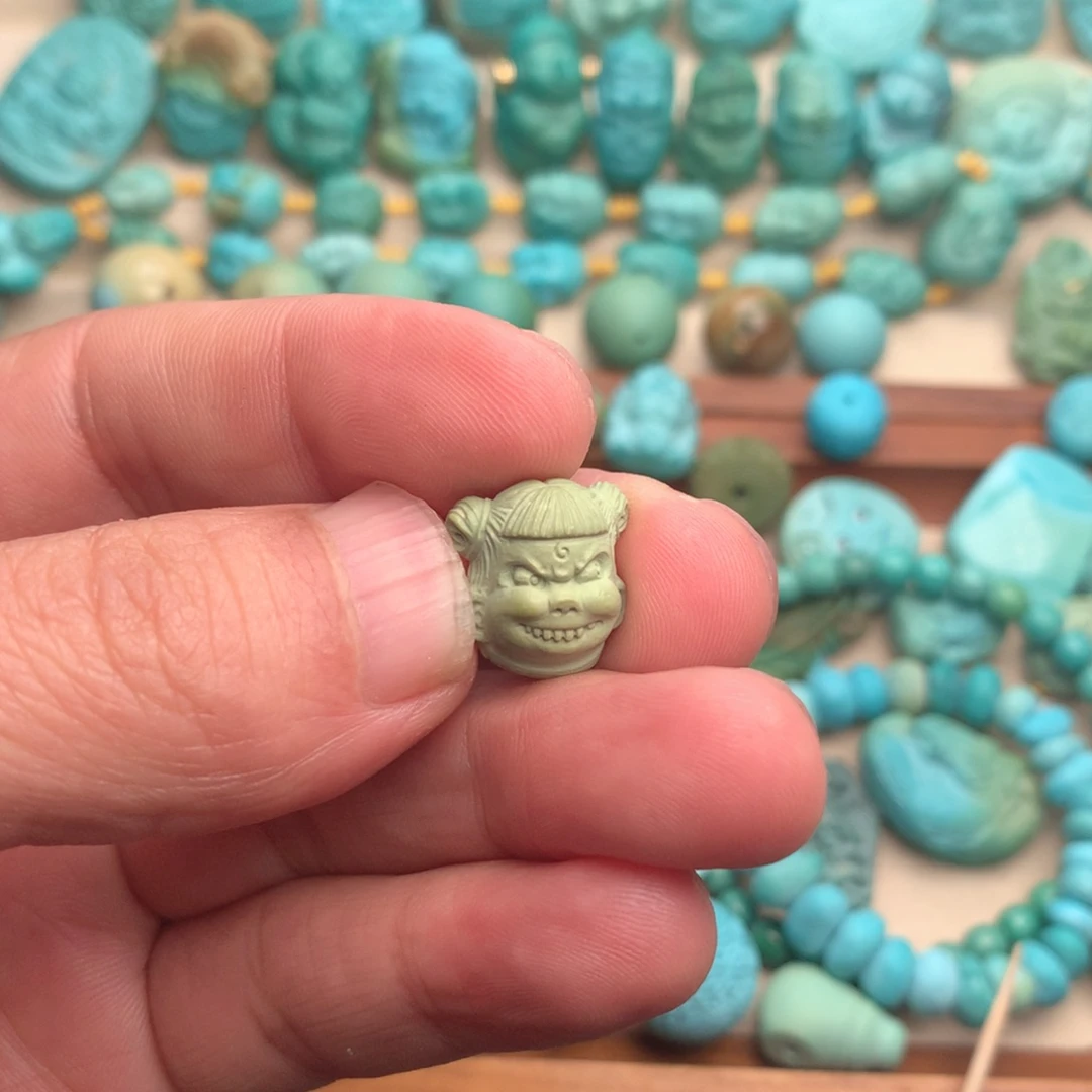 绿松石未镶嵌颈饰