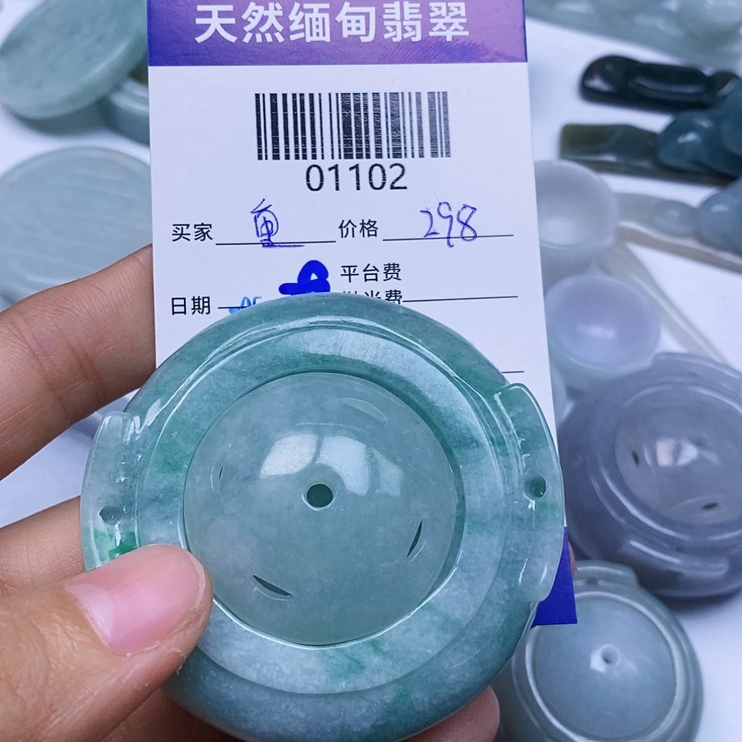 翡翠未镶嵌颈饰重*观