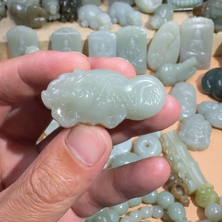 和田玉未镶嵌颈饰