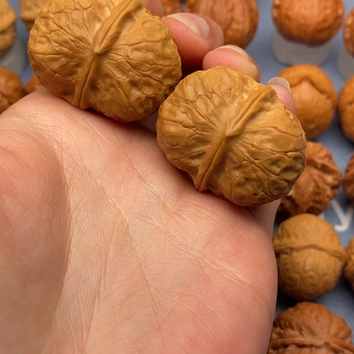 文玩核桃把件铁元宝