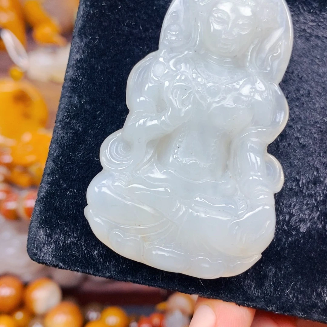 未镶嵌石英质玉（黄龙玉）颈饰