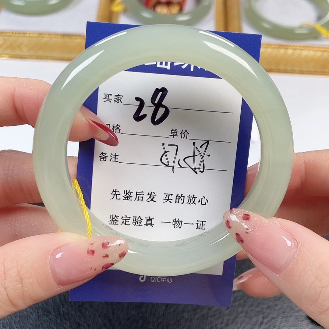 和田玉未镶嵌手镯