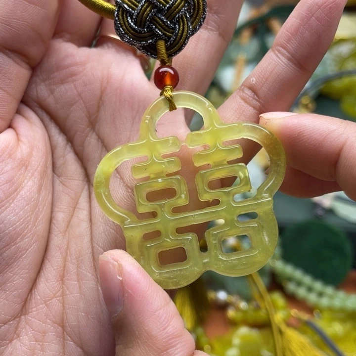 蛇纹石玉未镶嵌吊坠