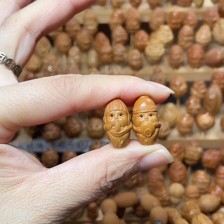 橄榄核吊坠干饭人