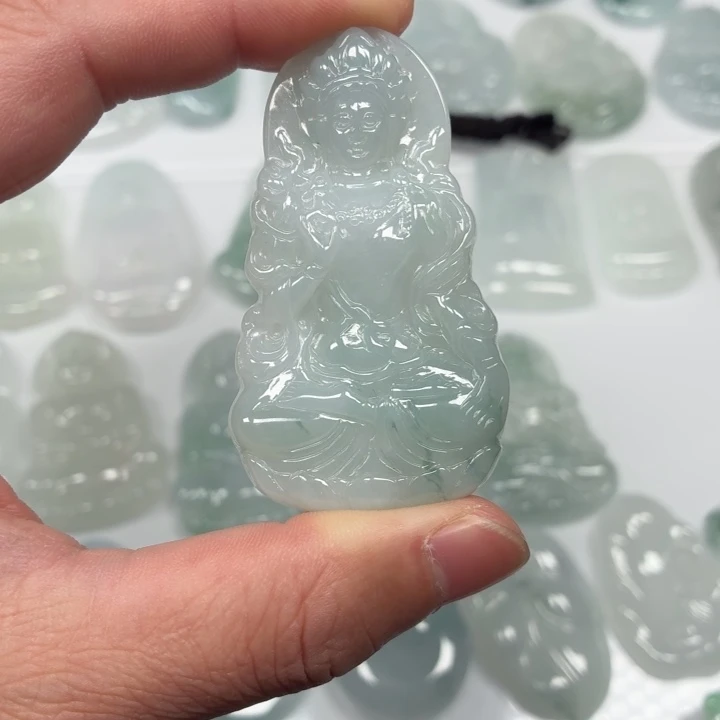 翡翠未镶嵌颈饰度母