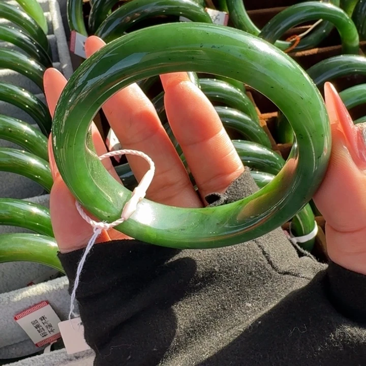 和田玉（碧玉）未镶嵌手镯