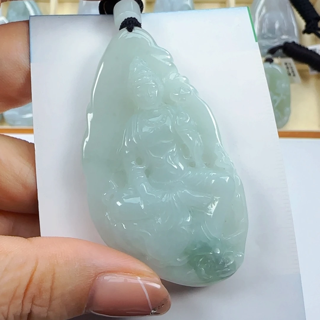 翡翠未镶嵌颈饰