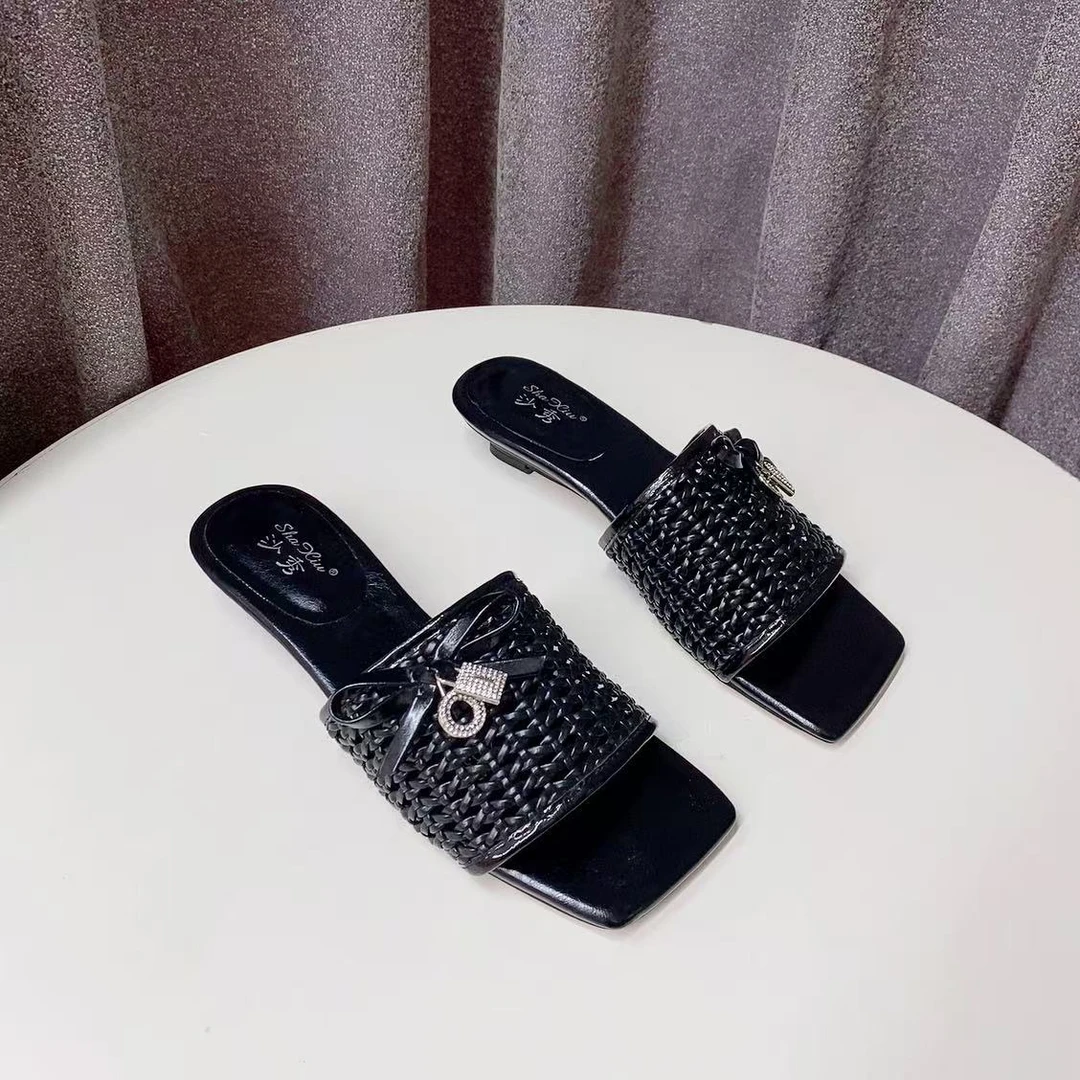 C8017  黑色  时尚露趾2025新款坡跟一字时装女拖鞋