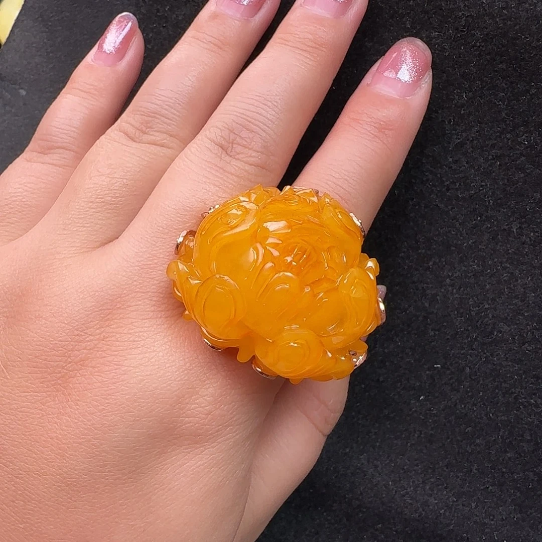 蜜蜡未镶嵌珠宝奇石