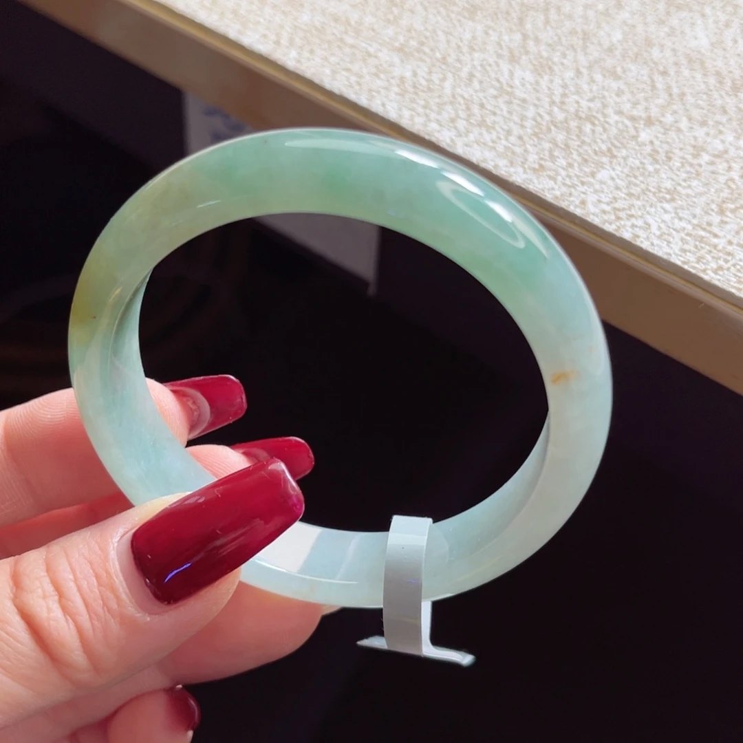 翡翠手镯未镶嵌手镯