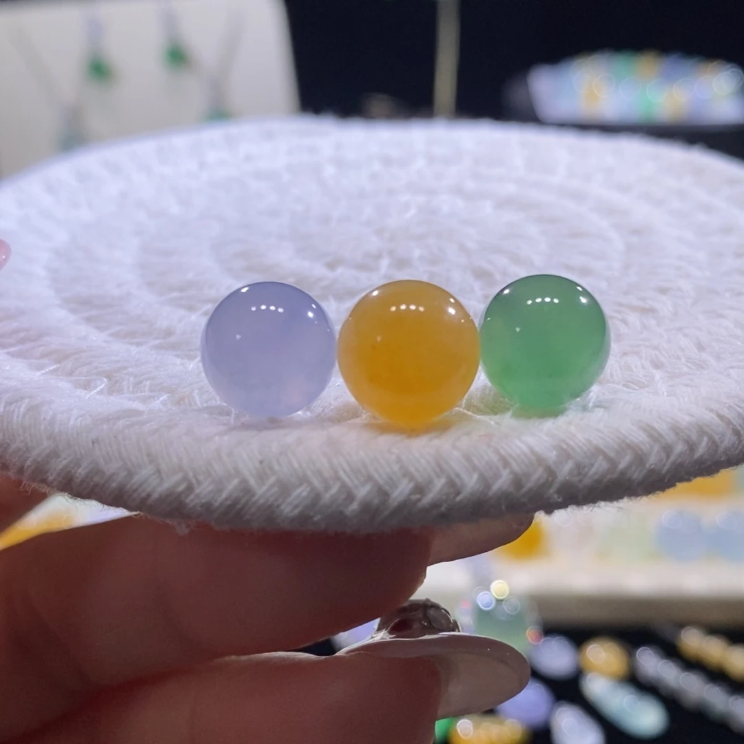 翡翠未镶嵌颈饰翡翠冰三彩色系搭配