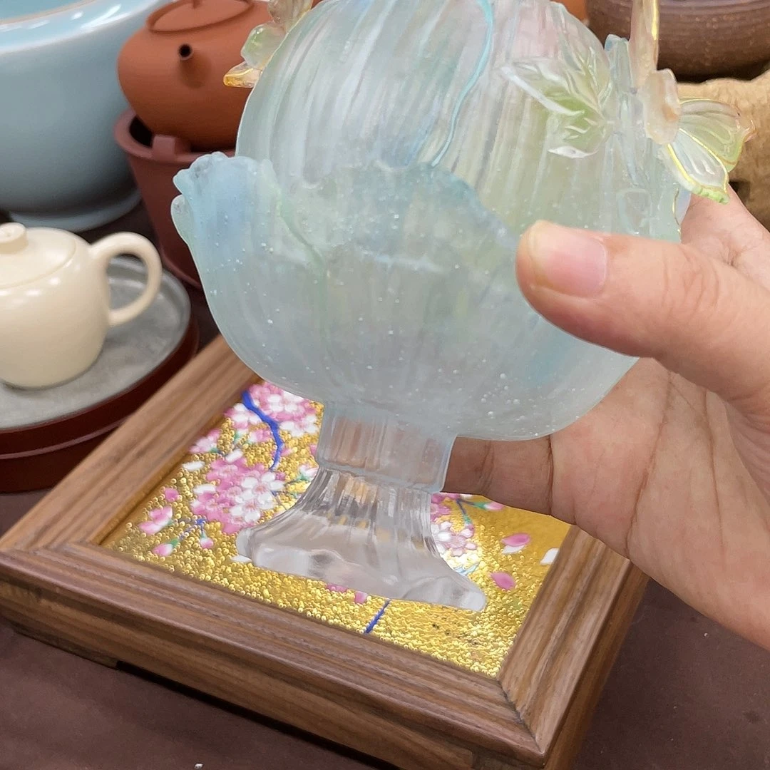 一***娟搪瓷杯子里还有很多东西