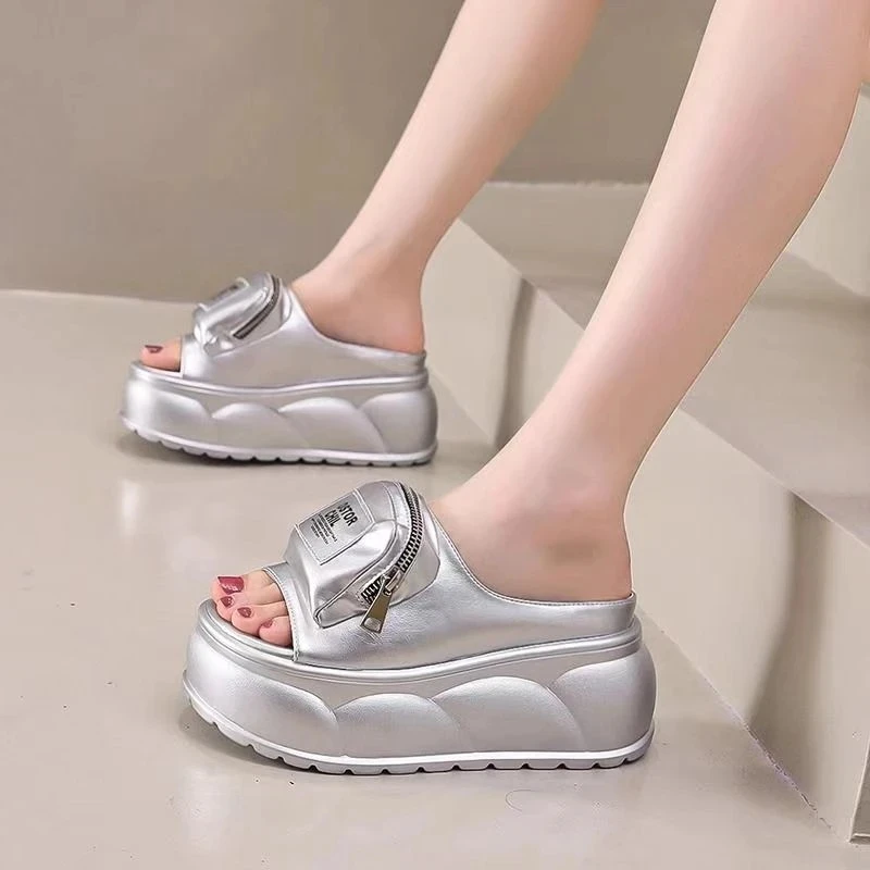 高跟一字拖坡跟冬季厚底夏季纳帕网红外穿松糕底增高沙滩鞋