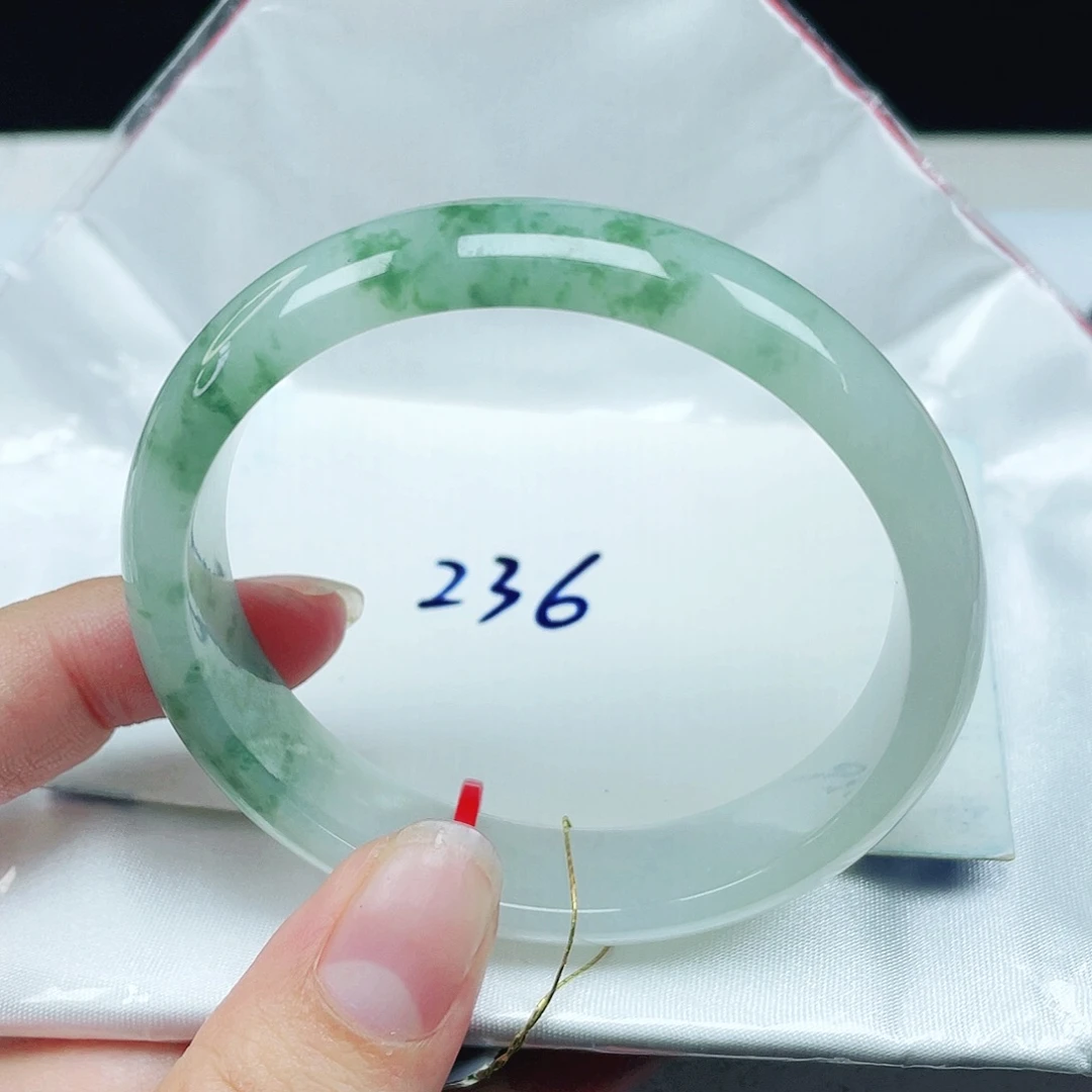 翡翠未镶嵌手镯（贵妃镯）贵妃54.5