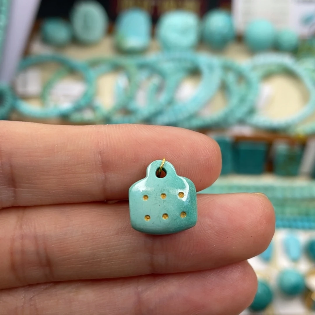 绿松石未镶嵌挂件