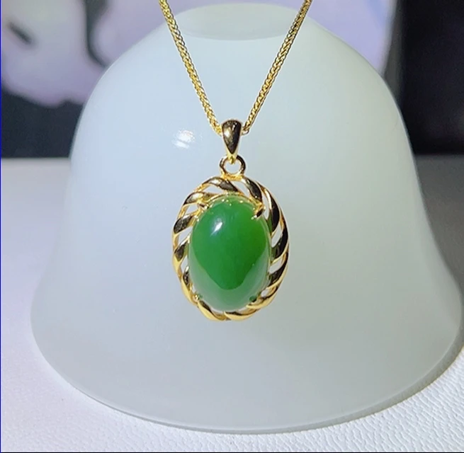 天然和田碧玉银镶嵌花边吊坠裸石规格约10x14毫米