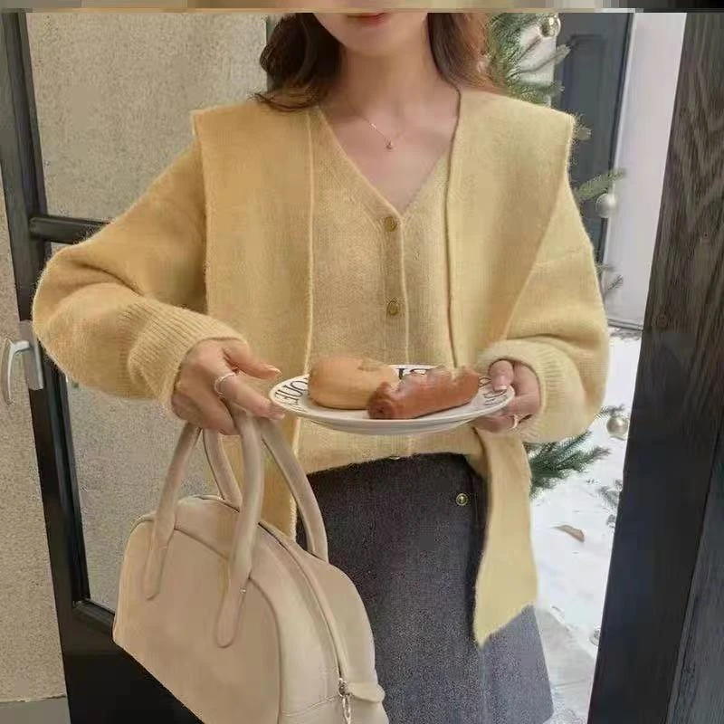 配披肩V领针织开衫 BAW30121