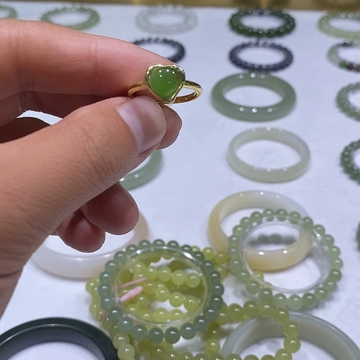 银S925镶嵌戒指和田玉（碧玉）