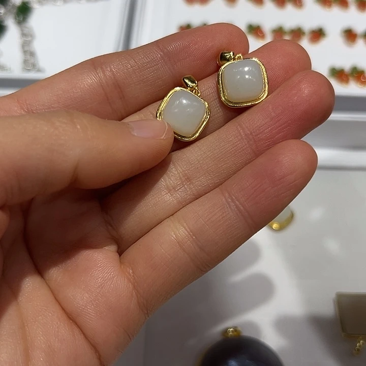 你***y和田玉银S925镶嵌耳饰