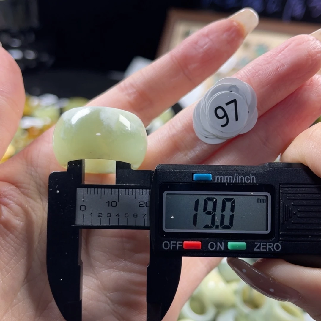 蛇纹石玉未镶嵌戒指