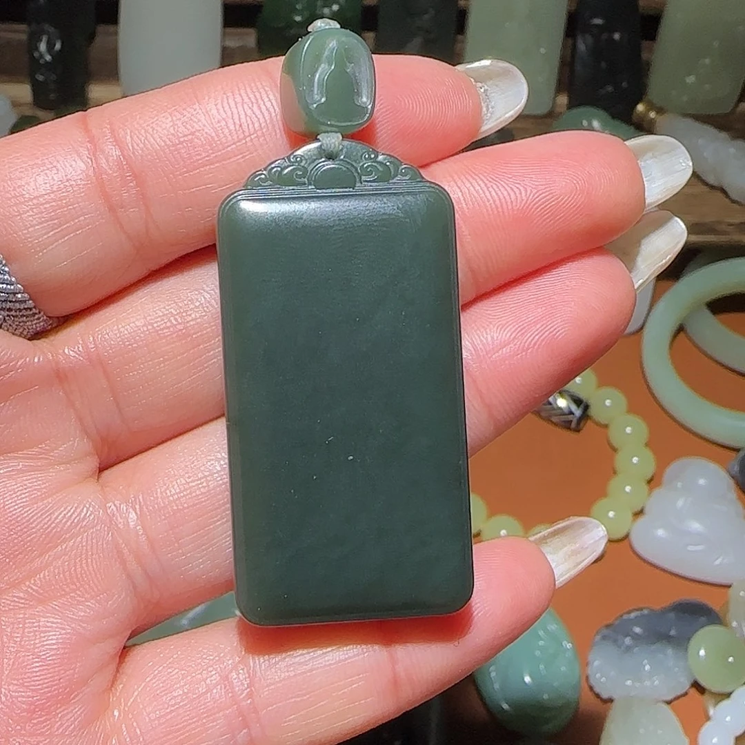 大***鬼和田玉未镶嵌颈饰