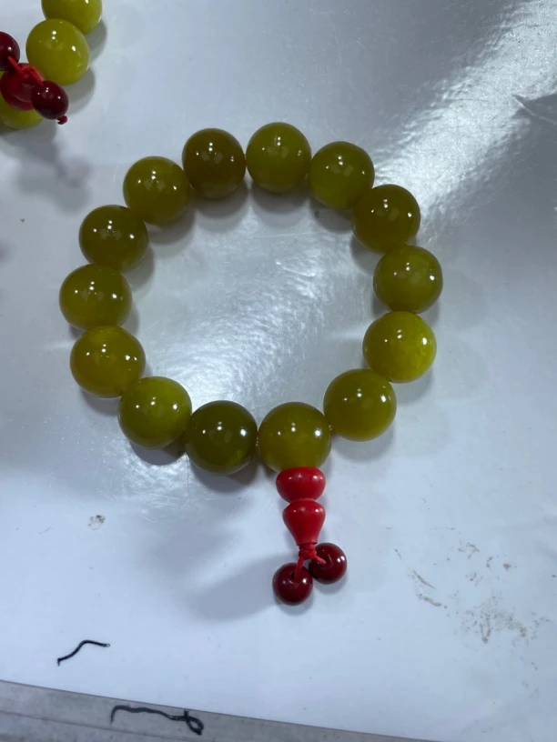 岫玉牛油果玉手链，卡16珠子，（一条）随机发货